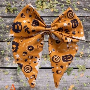 🎃NWT -Halloween fabric Hair Bow Alligator Clips- (2 for $14-$8each)
